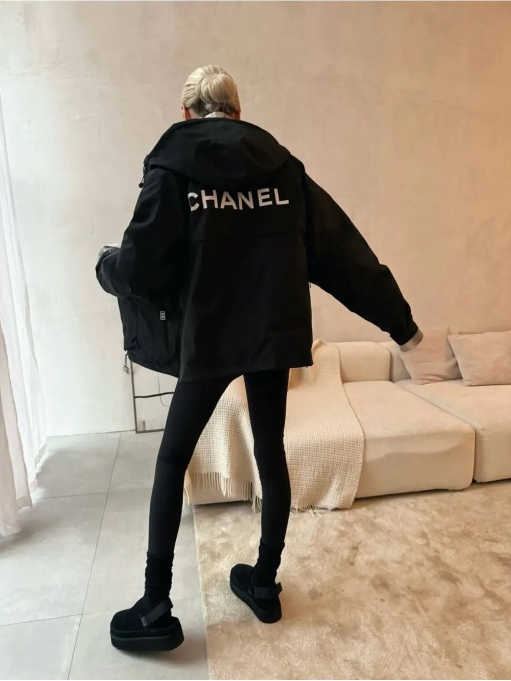 Chanel Women's Black Jacket Oversized - Picture 15 of 16